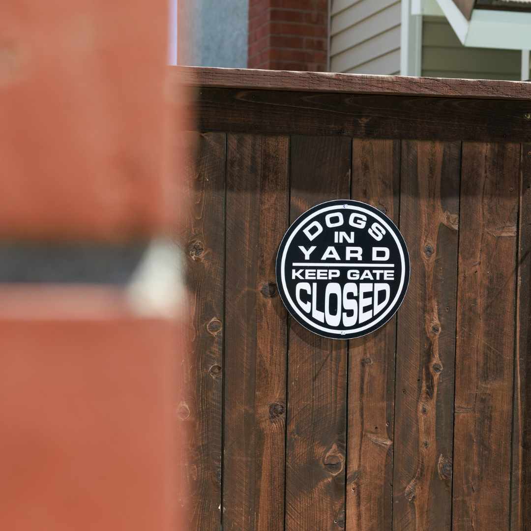 Circular Aluminum "Dogs in Yard – Keep Gate Closed" Sign