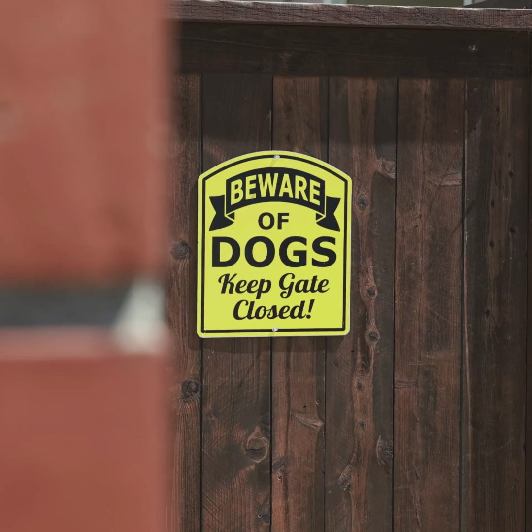 Curved Aluminum Beware of Dogs Keep Gate Closed Sign