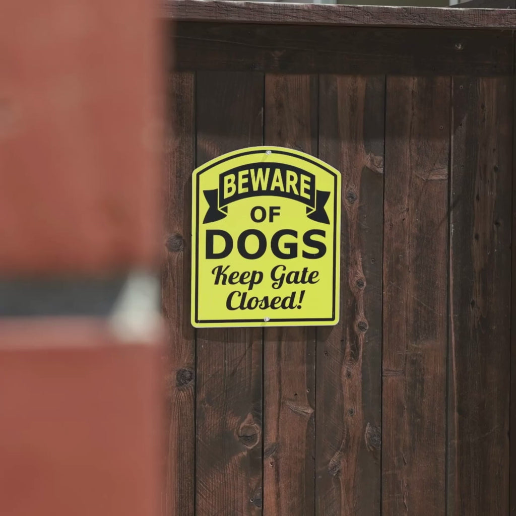Curved Aluminum Beware of Dogs Keep Gate Closed Sign